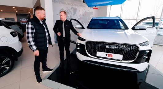 «А под капотом у нас — пластик!»: Стас Волосников испытал флагманский TENET T8 в новом телепроекте «ТЕСТ-ДРАЙВ»