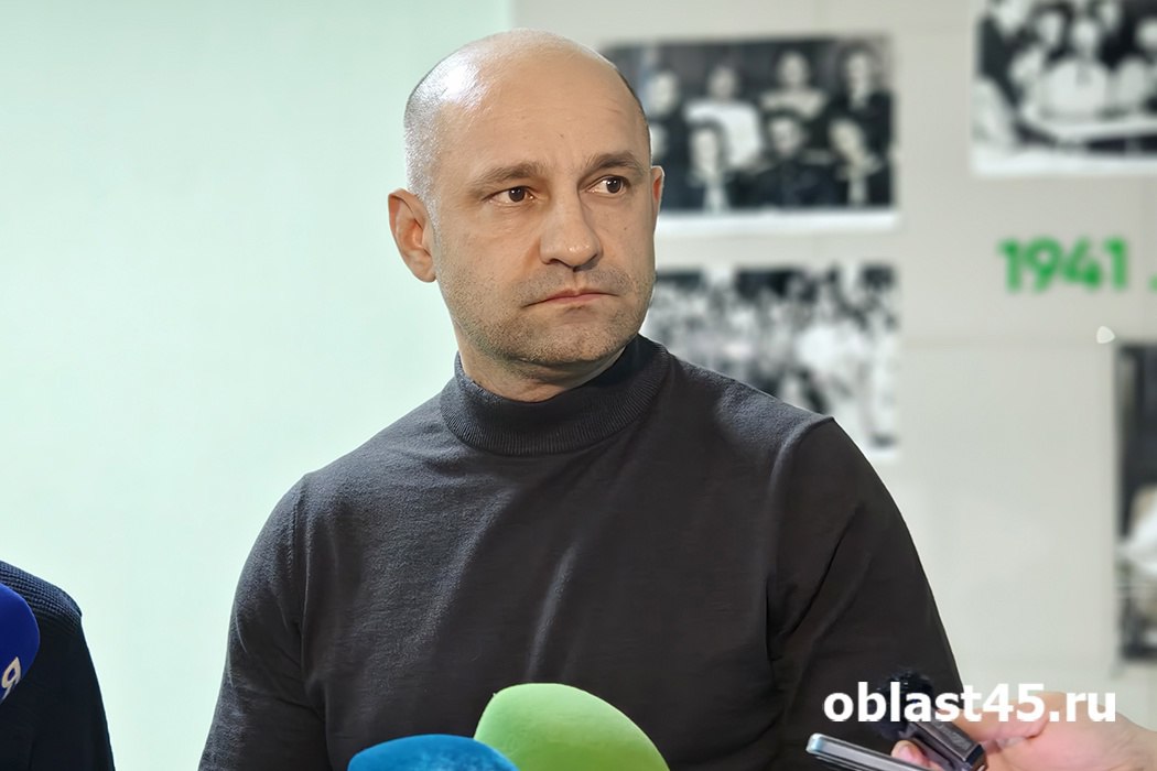 «Есть что вспомнить»: полпред Жога показал, как катается на снегоходе на Урале