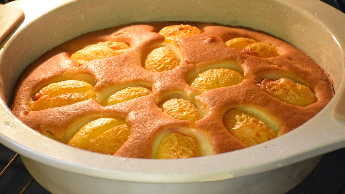 Пирог с абрикосами на кефире: простота и чудесный вкус