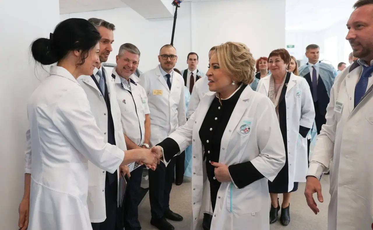 Председатель Совета Федерации Валентина Матвиенко пообщалась с ветеранами специальной военной операции, которые сейчас проходят лечение в Курганской областной клинической больнице Председатель Совета Федерации Валентина Матвиенко пообщалась с ветеранами специальной военной операции, которые сейчас проходят лечение в Курганской областной клинической больнице