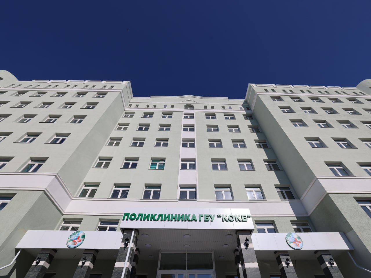 Сегодня, 25 марта, Председатель Совета Федерации Валентина Матвиенко и губернатор Курганской области Вадим Шумков оценили здание новой поликлиники Курганской областной клинической больницы