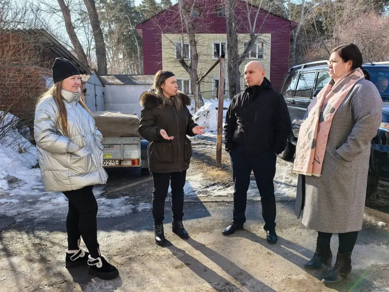 И.о. начальника Государственной жилищной инспекции Курганской области Елена Хромова в рамках рабочего выезда в Шадринск совместно с руководителем Комитета городского хозяйства администрации города Владимиром Егоровым...