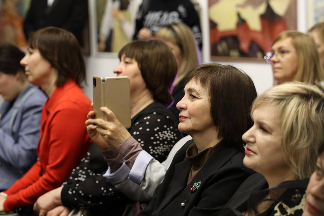 Сегодня, 26 марта, в Курганском художественном музее им. Г.А.Травникова прошло торжественное мероприятие, посвященное Дню работника культуры, на котором состоялось вручение заслуженных наград лучшим представителям сферы Сегодня, 26 марта, в Курганском художественном музее им. Г.А.Травникова прошло торжественное мероприятие, посвященное Дню работника культуры, на котором состоялось вручение заслуженных наград лучшим представителям сферы