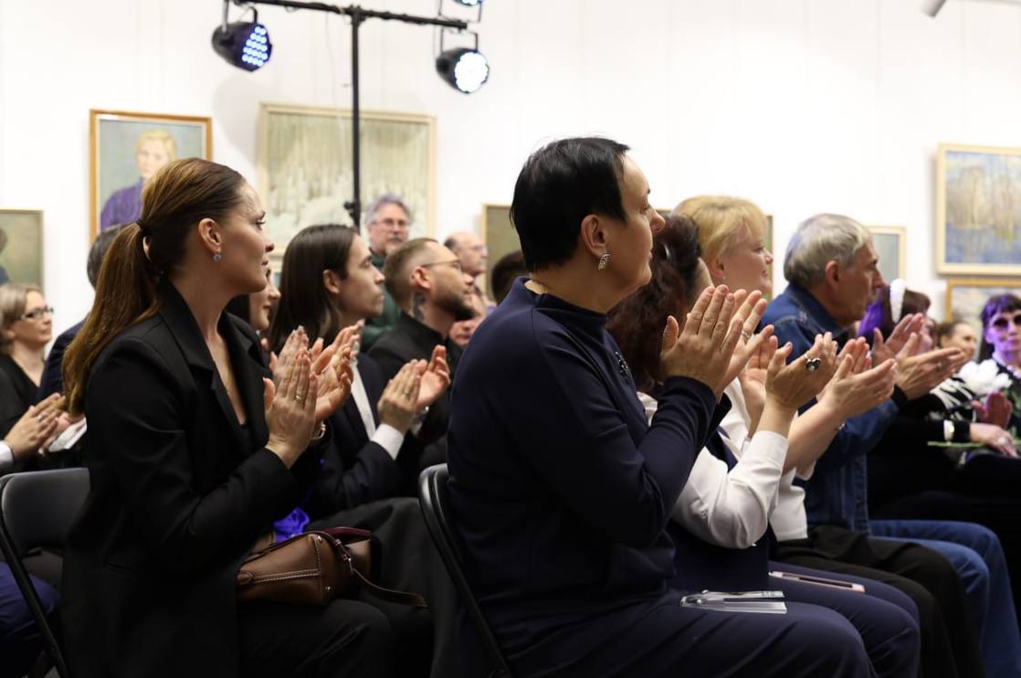 Сегодня, 26 марта, в Курганском художественном музее им. Г.А.Травникова прошло торжественное мероприятие, посвященное Дню работника культуры, на котором состоялось вручение заслуженных наград лучшим представителям сферы Сегодня, 26 марта, в Курганском художественном музее им. Г.А.Травникова прошло торжественное мероприятие, посвященное Дню работника культуры, на котором состоялось вручение заслуженных наград лучшим представителям сферы
