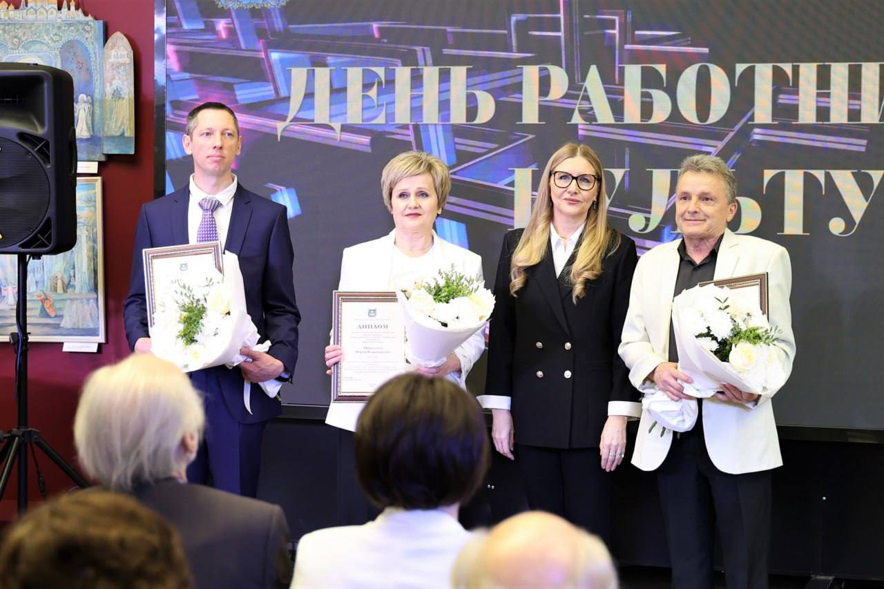 Сегодня, 26 марта, в Курганском художественном музее им. Г.А.Травникова прошло торжественное мероприятие, посвященное Дню работника культуры, на котором состоялось вручение заслуженных наград лучшим представителям сферы Сегодня, 26 марта, в Курганском художественном музее им. Г.А.Травникова прошло торжественное мероприятие, посвященное Дню работника культуры, на котором состоялось вручение заслуженных наград лучшим представителям сферы