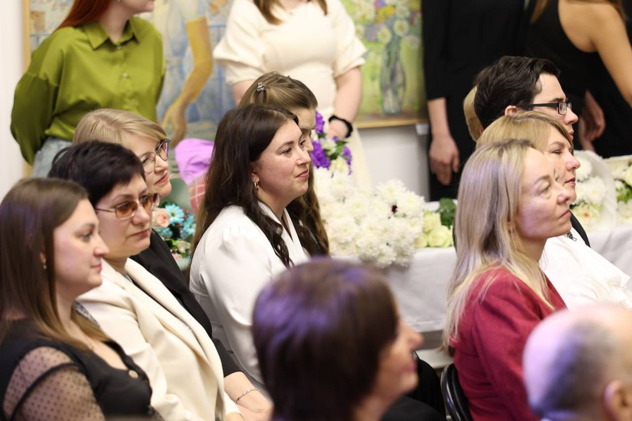 Сегодня, 26 марта, в Курганском художественном музее им. Г.А.Травникова прошло торжественное мероприятие, посвященное Дню работника культуры, на котором состоялось вручение заслуженных наград лучшим представителям сферы Сегодня, 26 марта, в Курганском художественном музее им. Г.А.Травникова прошло торжественное мероприятие, посвященное Дню работника культуры, на котором состоялось вручение заслуженных наград лучшим представителям сферы