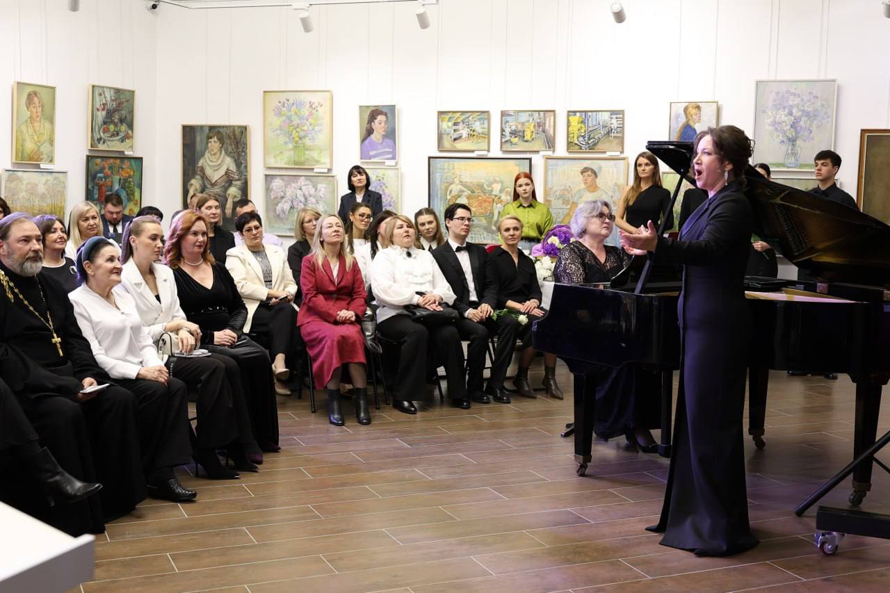 Сегодня, 26 марта, в Курганском художественном музее им. Г.А.Травникова прошло торжественное мероприятие, посвященное Дню работника культуры, на котором состоялось вручение заслуженных наград лучшим представителям сферы Сегодня, 26 марта, в Курганском художественном музее им. Г.А.Травникова прошло торжественное мероприятие, посвященное Дню работника культуры, на котором состоялось вручение заслуженных наград лучшим представителям сферы