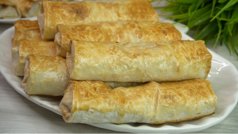 Трубочки из лаваша с яблочной начинкой: быстрая и вкусная идея для завтрака