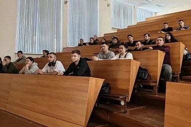 Кетовские полицейские рассказали студентам – иностранным гражданам о Государственной программе по оказанию содействия добровольному переселению в Российскую Федерацию соотечественников, проживающих за рубежом Кетовские полицейские рассказали студентам – иностранным гражданам о Государственной программе по оказанию содействия добровольному переселению в Российскую Федерацию соотечественников, проживающих за рубежом