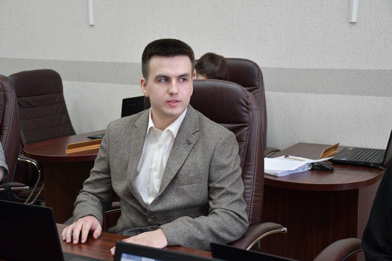 Глава облизбиркома Роман Скиндерев встретился с членами Молодежной избирательной комиссии Курганской области Глава облизбиркома Роман Скиндерев встретился с членами Молодежной избирательной комиссии Курганской области