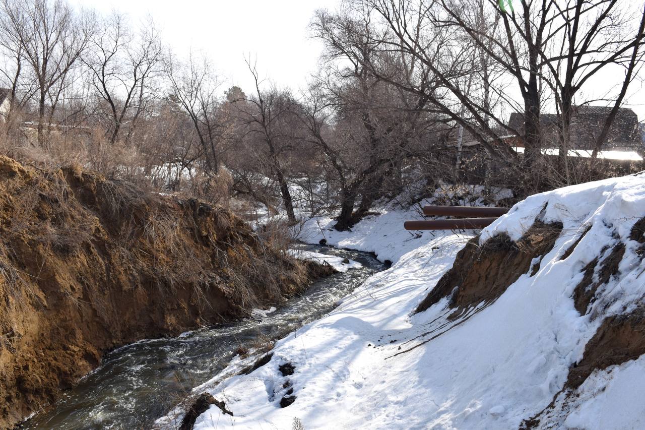 Антон Науменко: В Тополях заехали в местную библиотеку, помещение небольшое, но требует ремонта Антон Науменко: В Тополях заехали в местную библиотеку, помещение небольшое, но требует ремонта