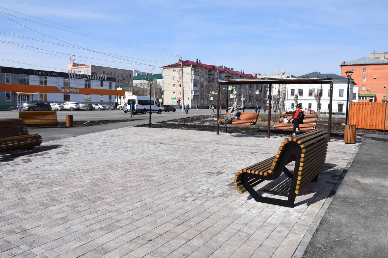 Антон Науменко: В Тополях заехали в местную библиотеку, помещение небольшое, но требует ремонта Антон Науменко: В Тополях заехали в местную библиотеку, помещение небольшое, но требует ремонта