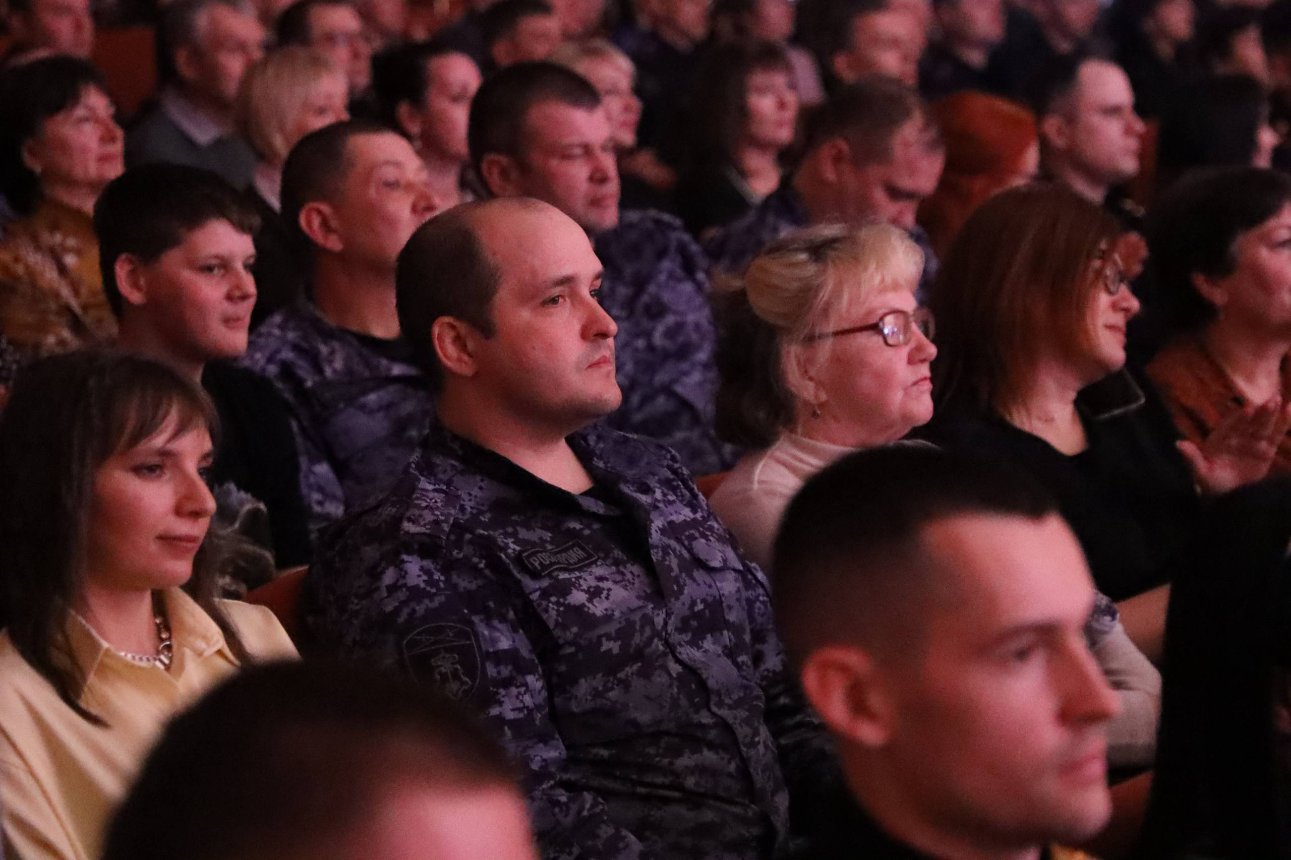 Вице-губернатор Андрей Алексеев от имени правительства области и главы региона Вадима Шумкова поздравил Управление Росгвардии по Курганской области с профессиональным праздником – Днём войск национальной гвардии РФ – и... Вице-губернатор Андрей Алексеев от имени правительства области и главы региона Вадима Шумкова поздравил Управление Росгвардии по Курганской области с профессиональным праздником – Днём войск национальной гвардии РФ – и...