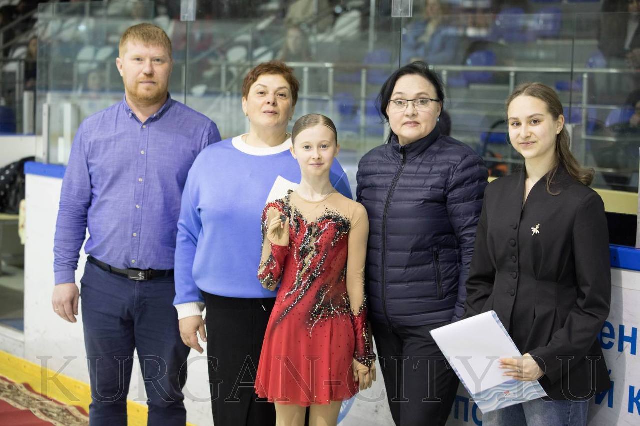 Сегодня на базе ледовой арены «Юность» состоялось торжественное открытие Первенства города Кургана по фигурному катанию на коньках Сегодня на базе ледовой арены «Юность» состоялось торжественное открытие Первенства города Кургана по фигурному катанию на коньках