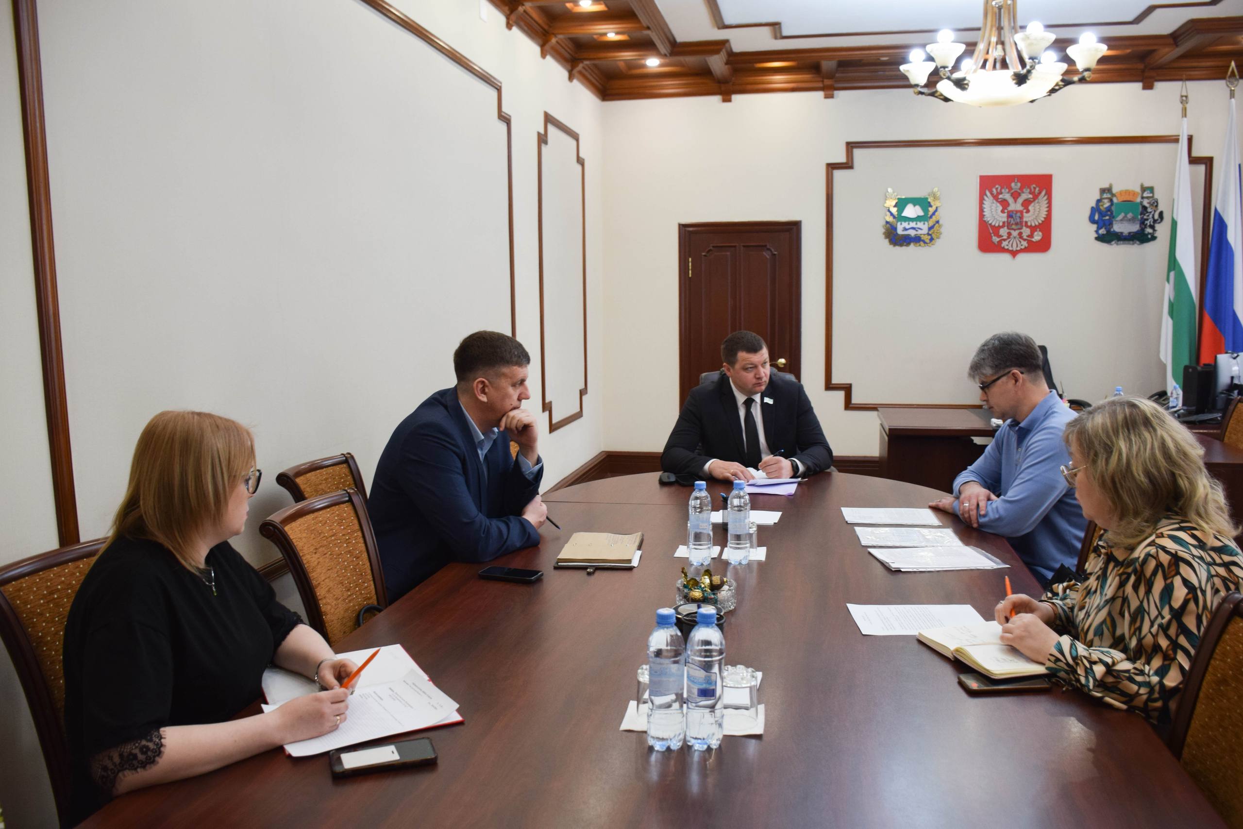 Сегодня глава города Кургана Антон Науменко провёл очередной приём граждан по личным вопросам Сегодня глава города Кургана Антон Науменко провёл очередной приём граждан по личным вопросам