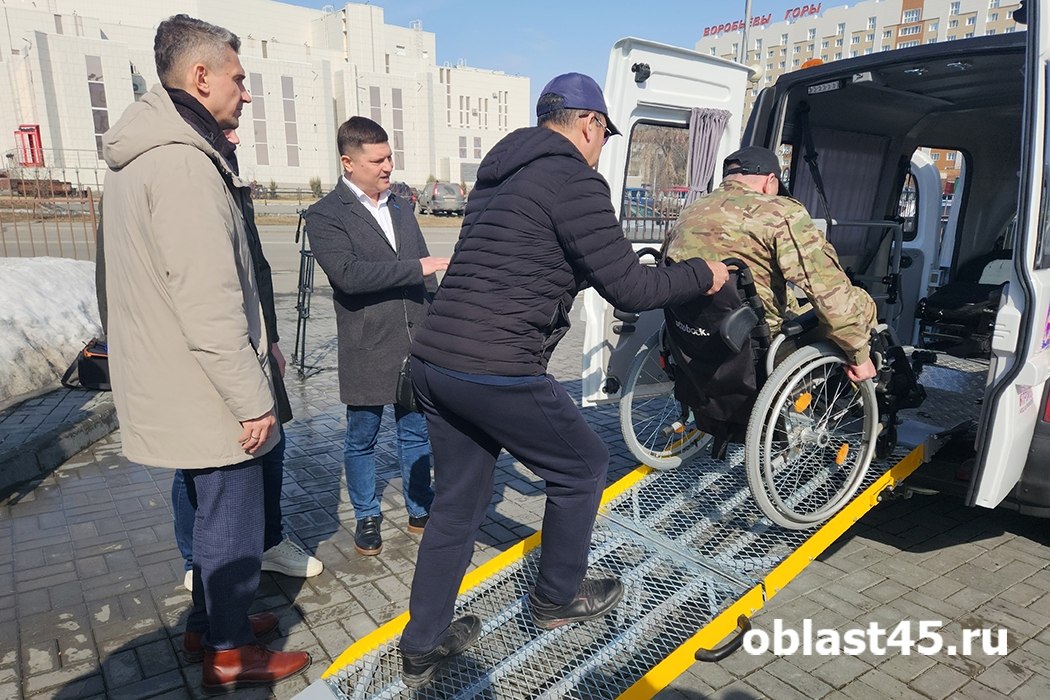 Бизнес - героям: в Курганской области появилось спецавто для перевозки бойцов СВО