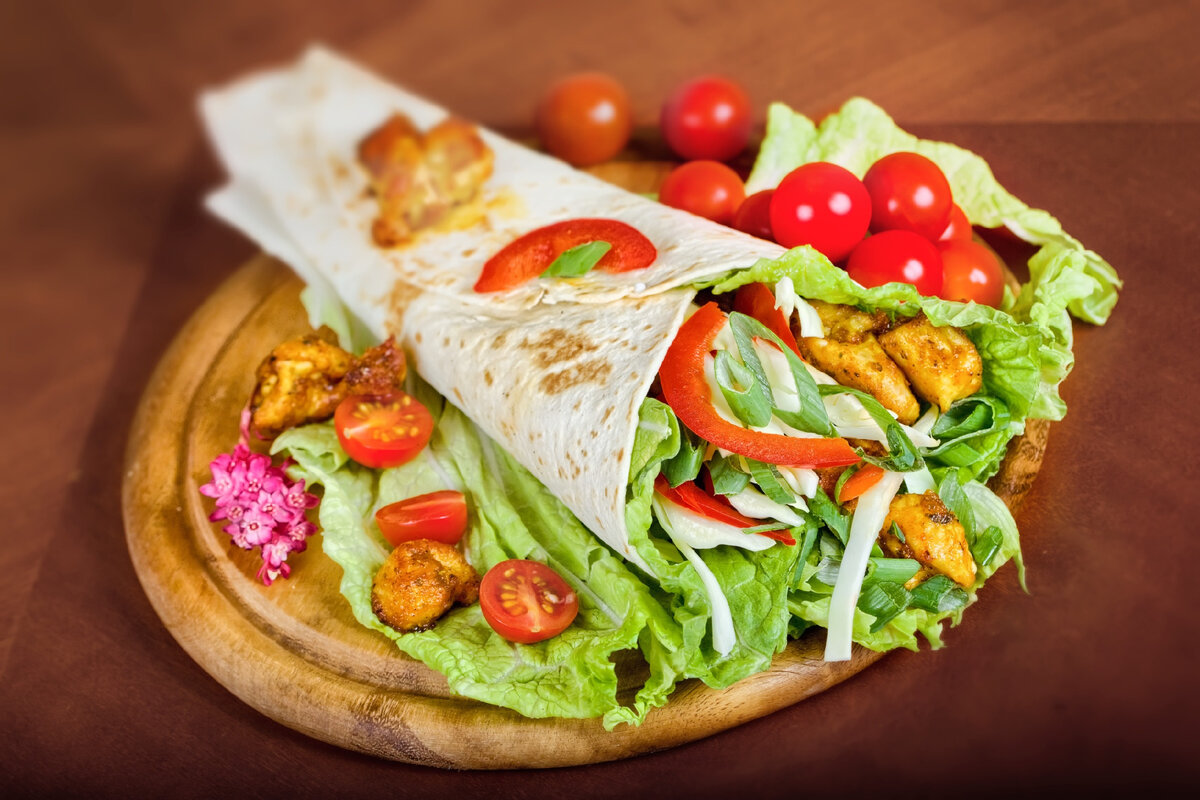 Удивительный лаваш с шаурмой из кролика и овощами