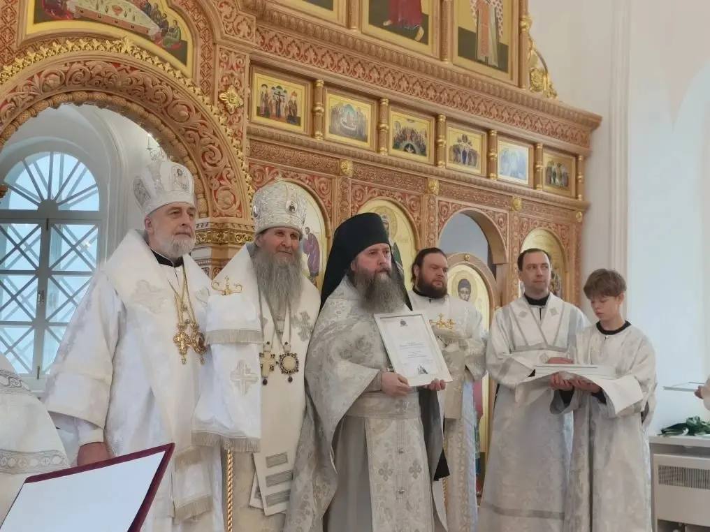 В отреставрированном Спасо-Преображенском храме села Батурино Шадринского округа, на малой родине основателя Русской Палестины архимандрита Антонина (Капустина) освящен новый иконостас В отреставрированном Спасо-Преображенском храме села Батурино Шадринского округа, на малой родине основателя Русской Палестины архимандрита Антонина (Капустина) освящен новый иконостас