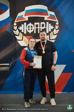 Женская сборная Курганской области второй раз подряд одержала победу на чемпионате России по пауэрлифтингу