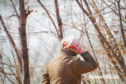 Курганские приставы помогли потерявшейся 90-летней бабушке вернуться домой