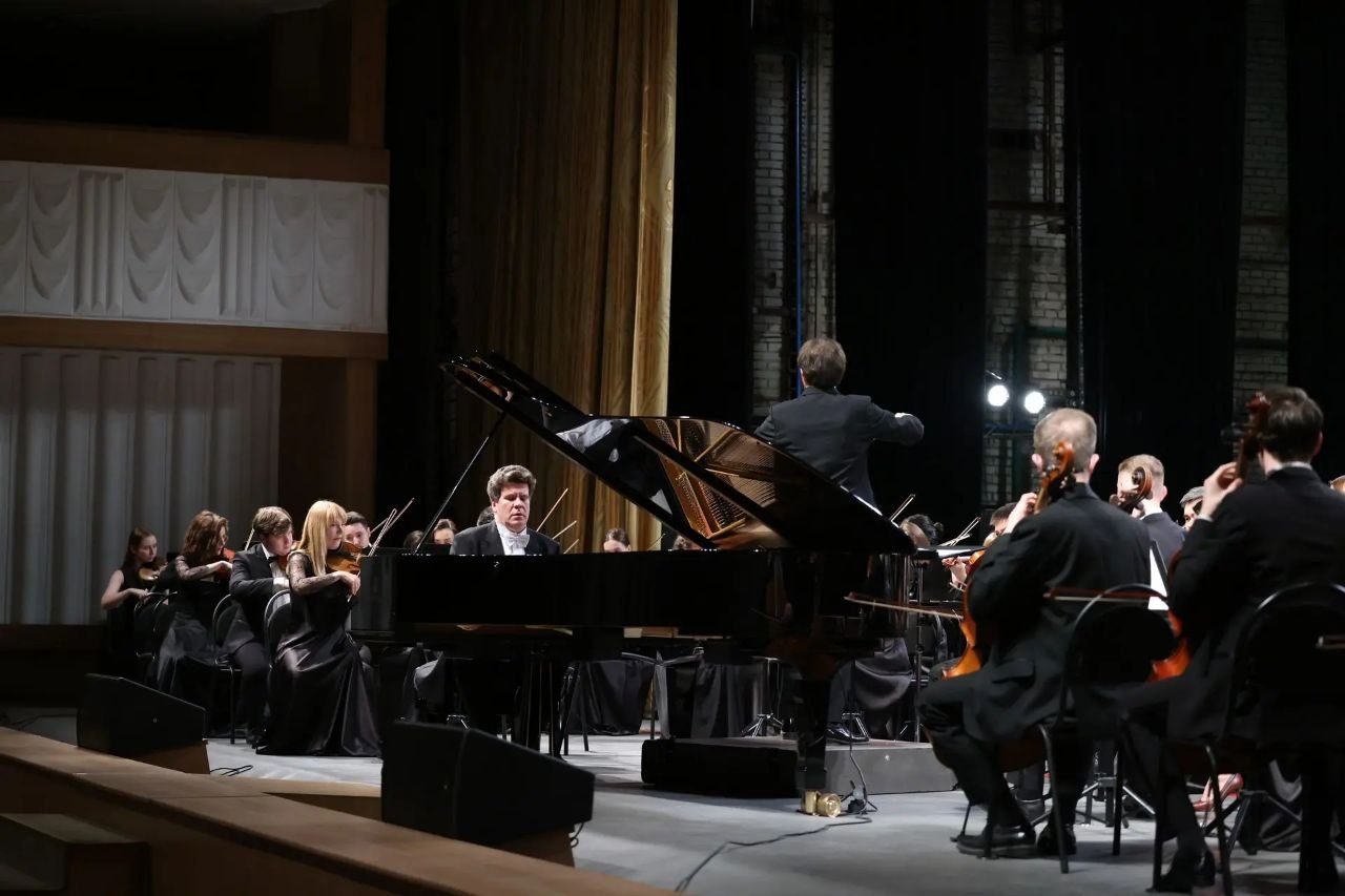 Вадим Шумков: Второй год подряд с народным артистом России Денисом Мацуевым проводим в Кургане фестиваль "Диалог поколений" Вадим Шумков: Второй год подряд с народным артистом России Денисом Мацуевым проводим в Кургане фестиваль "Диалог поколений"