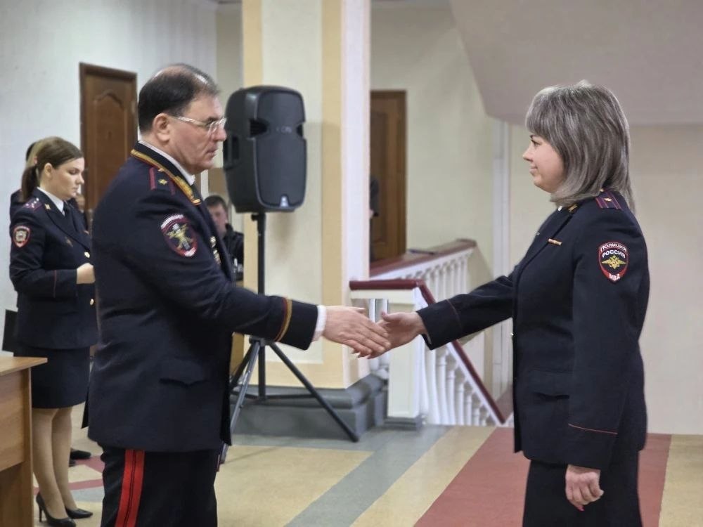 Фотопортреты двадцати четырех лучших сотрудников органов внутренних дел Курганской области занесены на Доску почёта Фотопортреты двадцати четырех лучших сотрудников органов внутренних дел Курганской области занесены на Доску почёта