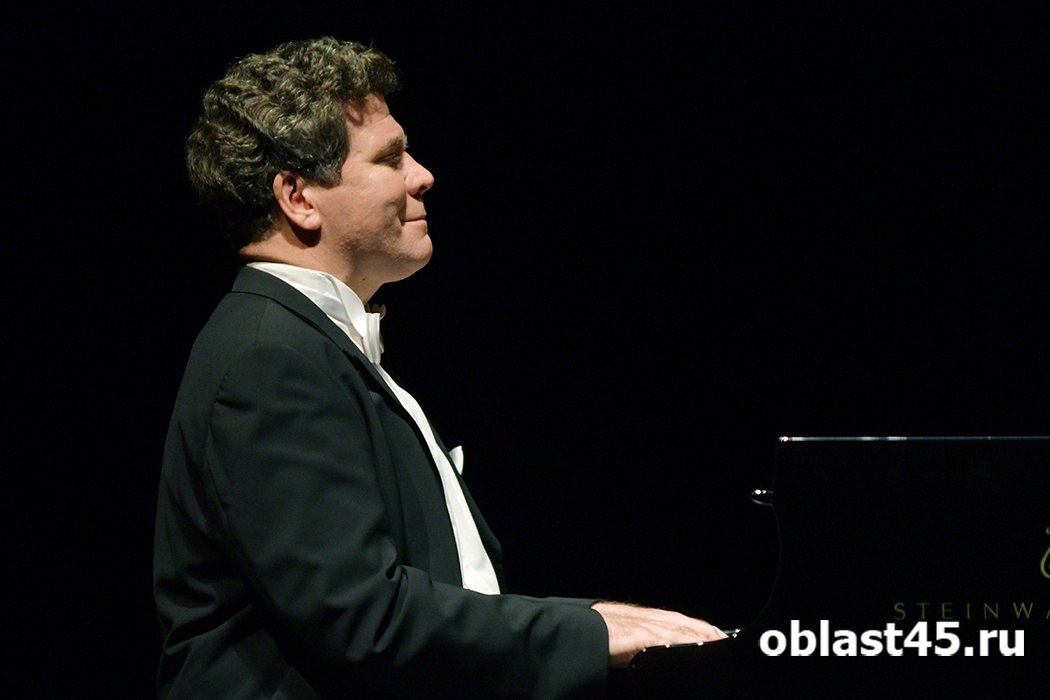 Именитый пианист Мацуев наградил юных курганских дарований