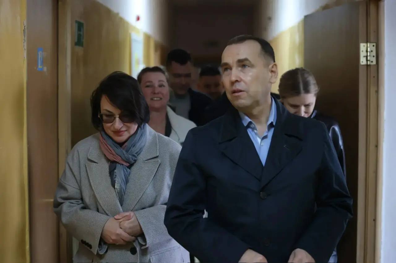 В Новом поселке Шадринска идет капитальный ремонт Дома культуры «Созвездие», в котором занимаются творчеством порядка 400 человек В Новом поселке Шадринска идет капитальный ремонт Дома культуры «Созвездие», в котором занимаются творчеством порядка 400 человек