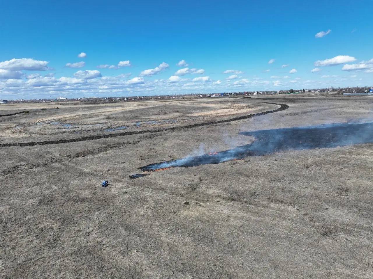Вблизи микрорайонов и садоводств, подверженных угрозе возгораний, проводятся профилактические контролируемые отжиги сухой растительности Вблизи микрорайонов и садоводств, подверженных угрозе возгораний, проводятся профилактические контролируемые отжиги сухой растительности