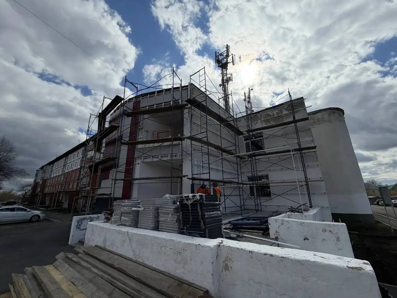 В Новом поселке Шадринска идет капитальный ремонт Дома культуры «Созвездие», в котором занимаются творчеством порядка 400 человек В Новом поселке Шадринска идет капитальный ремонт Дома культуры «Созвездие», в котором занимаются творчеством порядка 400 человек