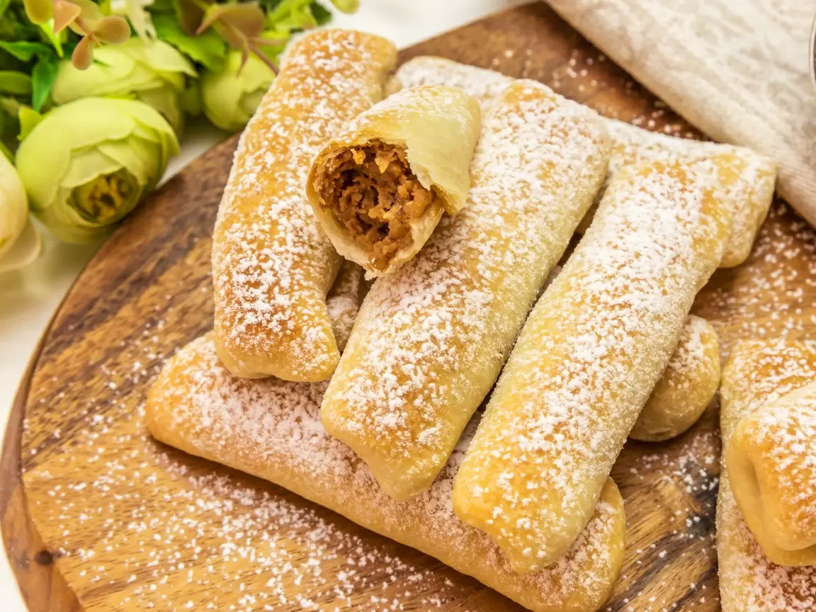 Как создать восхитительные рулеты с яблоками и орехами: простой способ без яиц и молока
