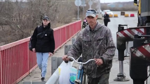 Для обеспечения безаварийного прохождения весеннего половодья сегодня в районе Мало-Чаусовского моста проводятся работы по расчистке Тобола
