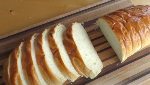 Как испечь вкусный молочный хлеб