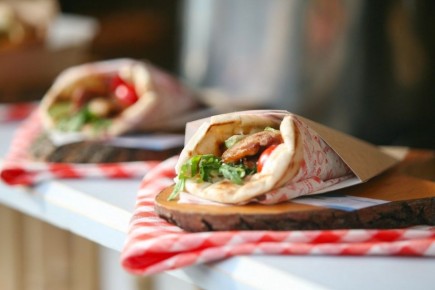 Приготовьте вкусную домашнюю шаурму с курицей и идеально сбалансированным соусом