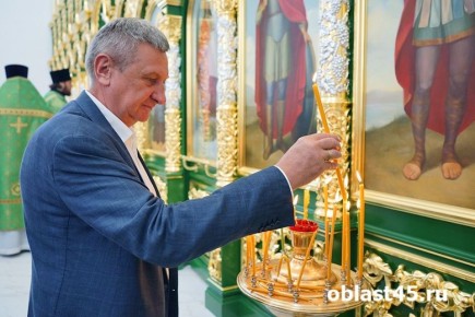 Сенатор РФ Сергей Муратов поздравил курганцев с Пасхой и окончанием Великого Поста