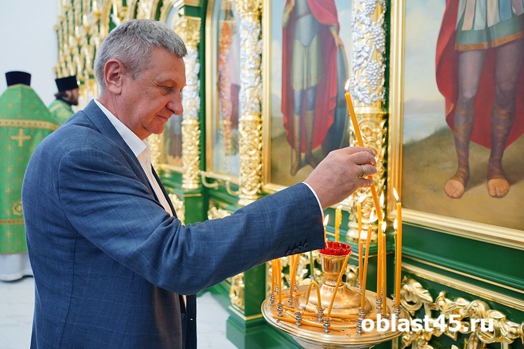 Сенатор РФ Сергей Муратов поздравил курганцев с Пасхой и окончанием Великого Поста