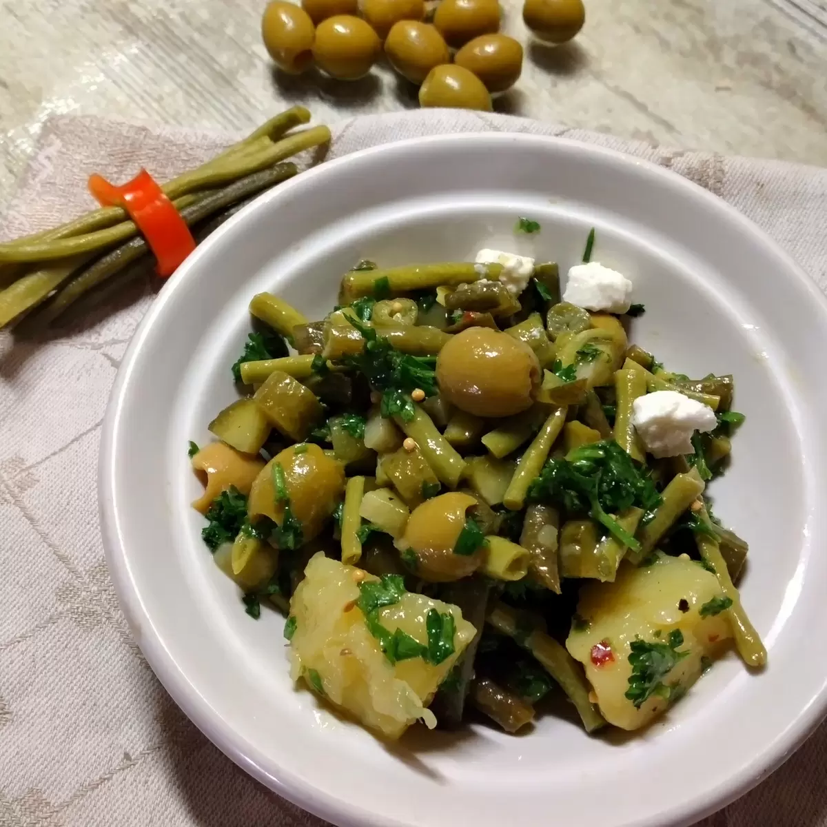 Теплый салат из спаржевой фасоли: запоминающийся вкус, который завоюет даже суперкритиков