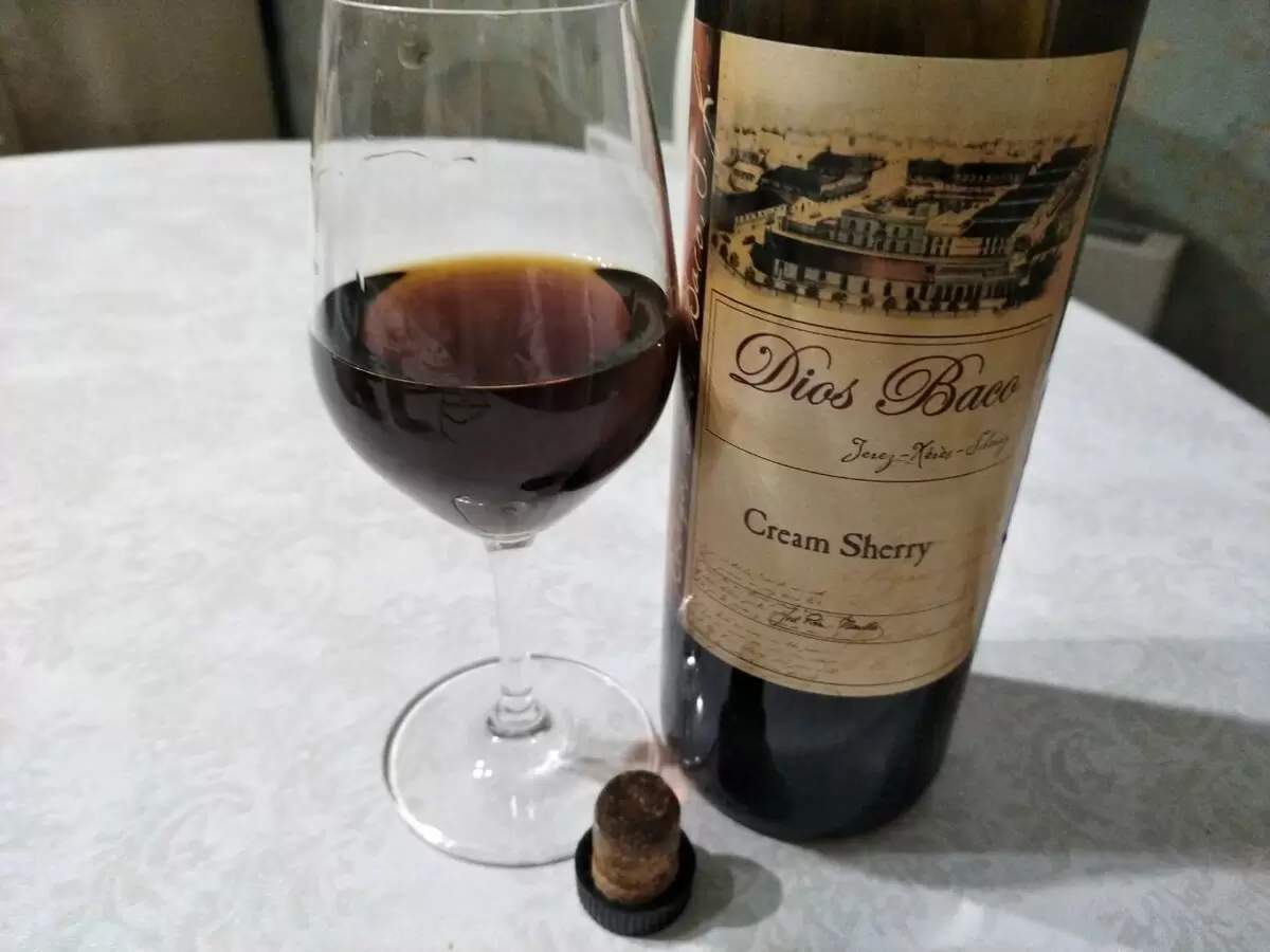 Сладость и пряность в одном бокале: обзор Dios Baco Cream Sherry