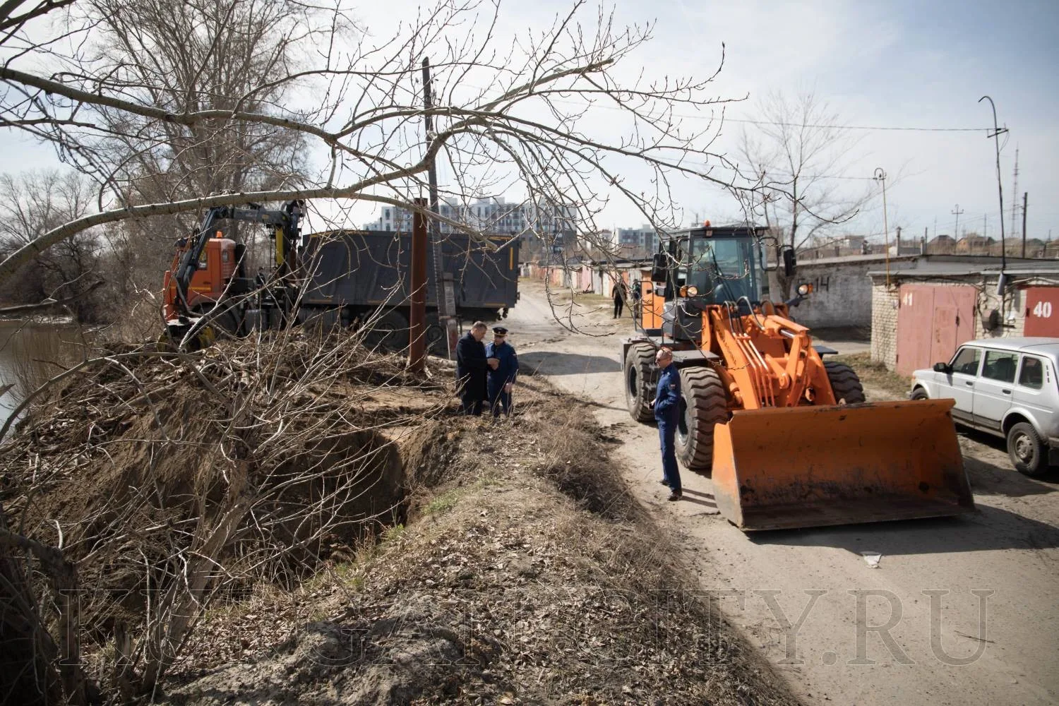 В Кургане в рамках профилактических мер для обеспечения безаварийного прохождения весеннего половодья продолжаются мероприятия по расчистке Тобола и прибрежных зон от веток, деревьев и нанесенного течением мусора В Кургане в рамках профилактических мер для обеспечения безаварийного прохождения весеннего половодья продолжаются мероприятия по расчистке Тобола и прибрежных зон от веток, деревьев и нанесенного течением мусора