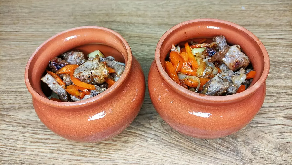 Как приготовить жаркое в горшочках: простой рецепт для настоящих гурманов