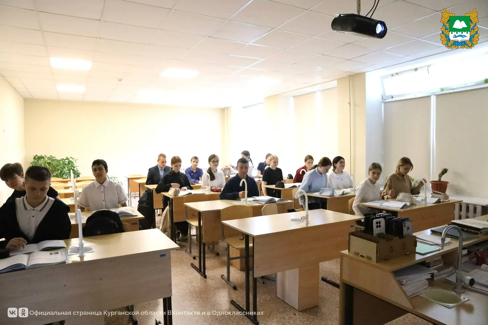 Вице-губернатор – руководитель аппарата губернатора Курганской области Андрей Алексеев вместе с правительственной комиссией по поручению главы региона Вадима Шумкова 13 апреля выехал в Частоозерский округ Вице-губернатор – руководитель аппарата губернатора Курганской области Андрей Алексеев вместе с правительственной комиссией по поручению главы региона Вадима Шумкова 13 апреля выехал в Частоозерский округ