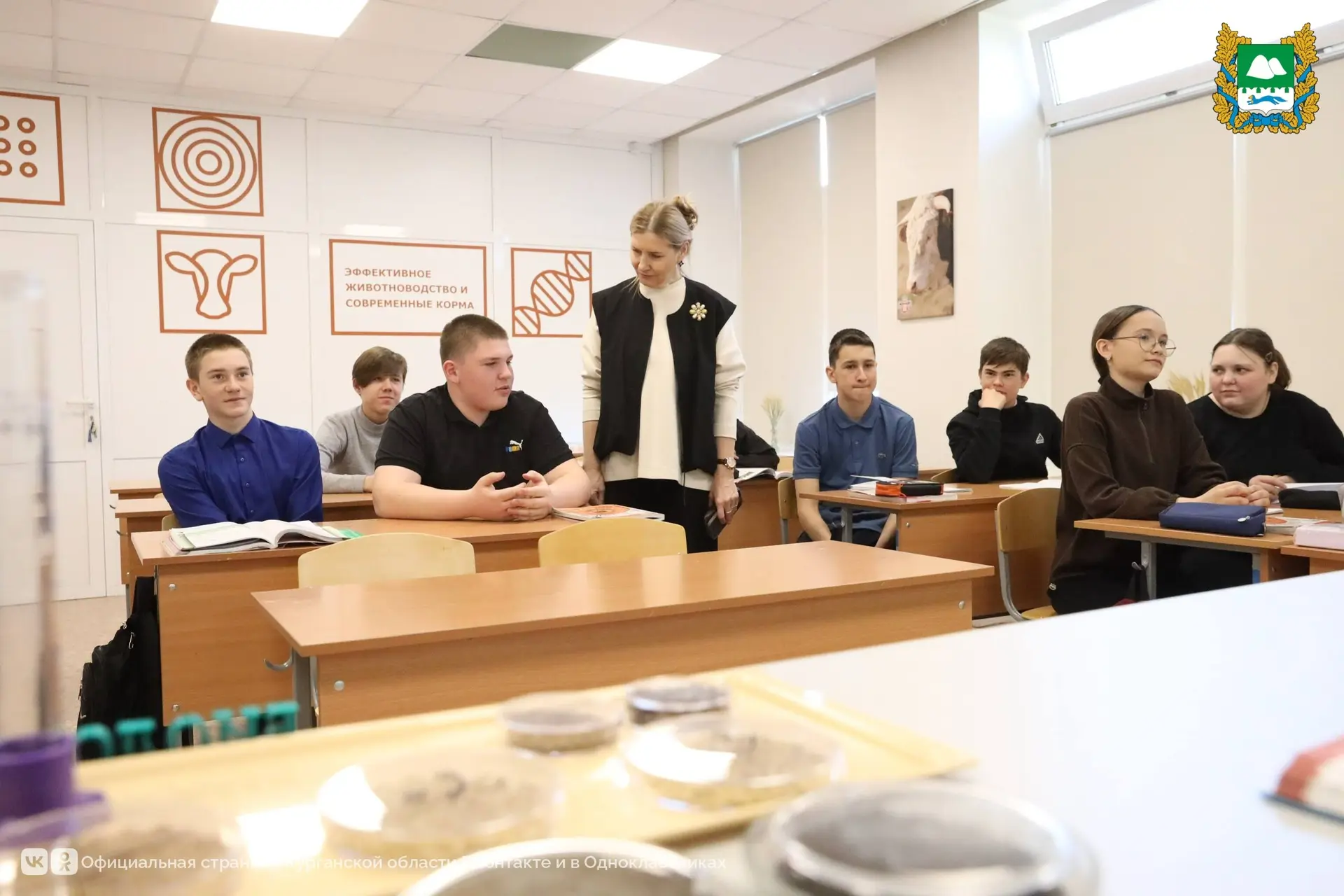 Вице-губернатор – руководитель аппарата губернатора Курганской области Андрей Алексеев вместе с правительственной комиссией по поручению главы региона Вадима Шумкова 13 апреля выехал в Частоозерский округ Вице-губернатор – руководитель аппарата губернатора Курганской области Андрей Алексеев вместе с правительственной комиссией по поручению главы региона Вадима Шумкова 13 апреля выехал в Частоозерский округ