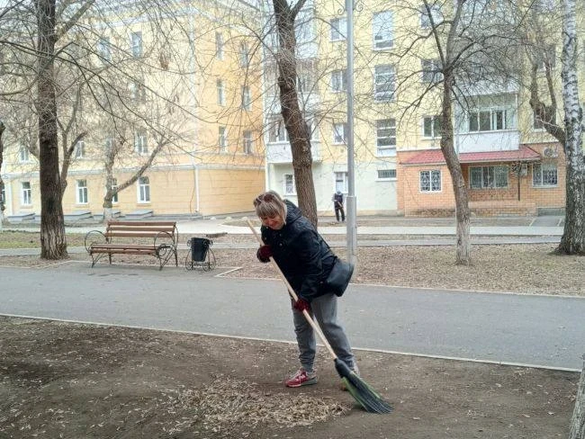 В Курганской области по инициативе губернатора Вадима Шумкова перед празднованием Светлой Пасхи во всех муниципалитетах области сотрудники органов власти и трудовых коллективов предприятий и организаций занимались наведением... В Курганской области по инициативе губернатора Вадима Шумкова перед празднованием Светлой Пасхи во всех муниципалитетах области сотрудники органов власти и трудовых коллективов предприятий и организаций занимались наведением...