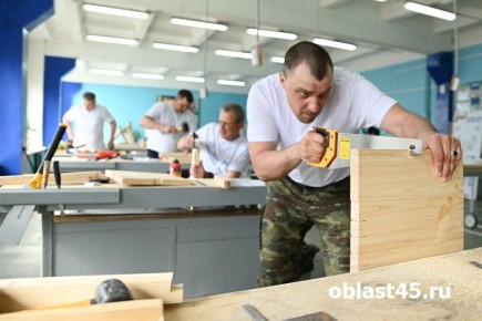 Мирные подвиги: ветераны СВО сменили автоматы на стамески на чемпионате в Кургане