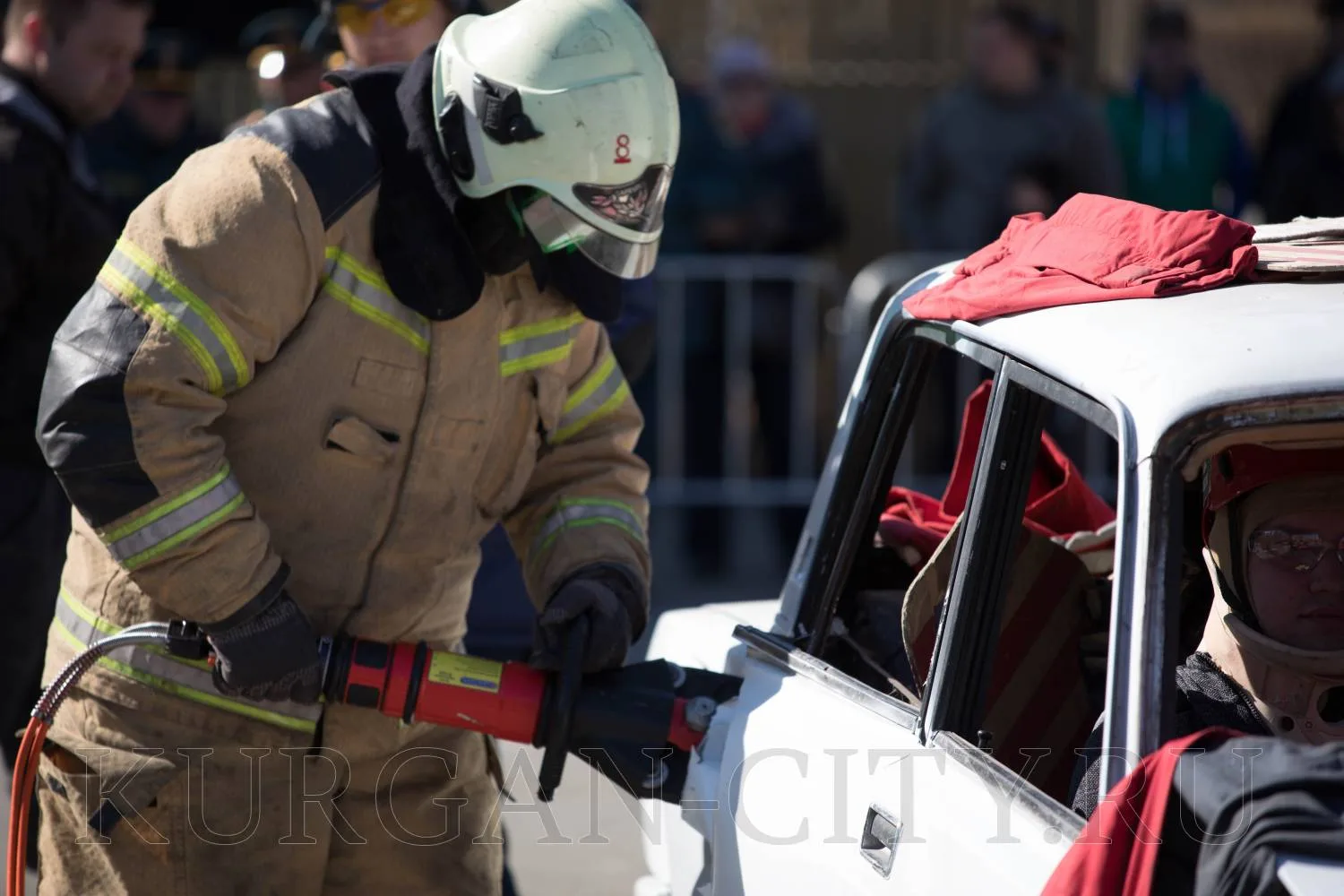 В Кургане проходят соревнования на лучшую команду МЧС России в УрФО по ликвидации ЧС на автотранспорте В Кургане проходят соревнования на лучшую команду МЧС России в УрФО по ликвидации ЧС на автотранспорте