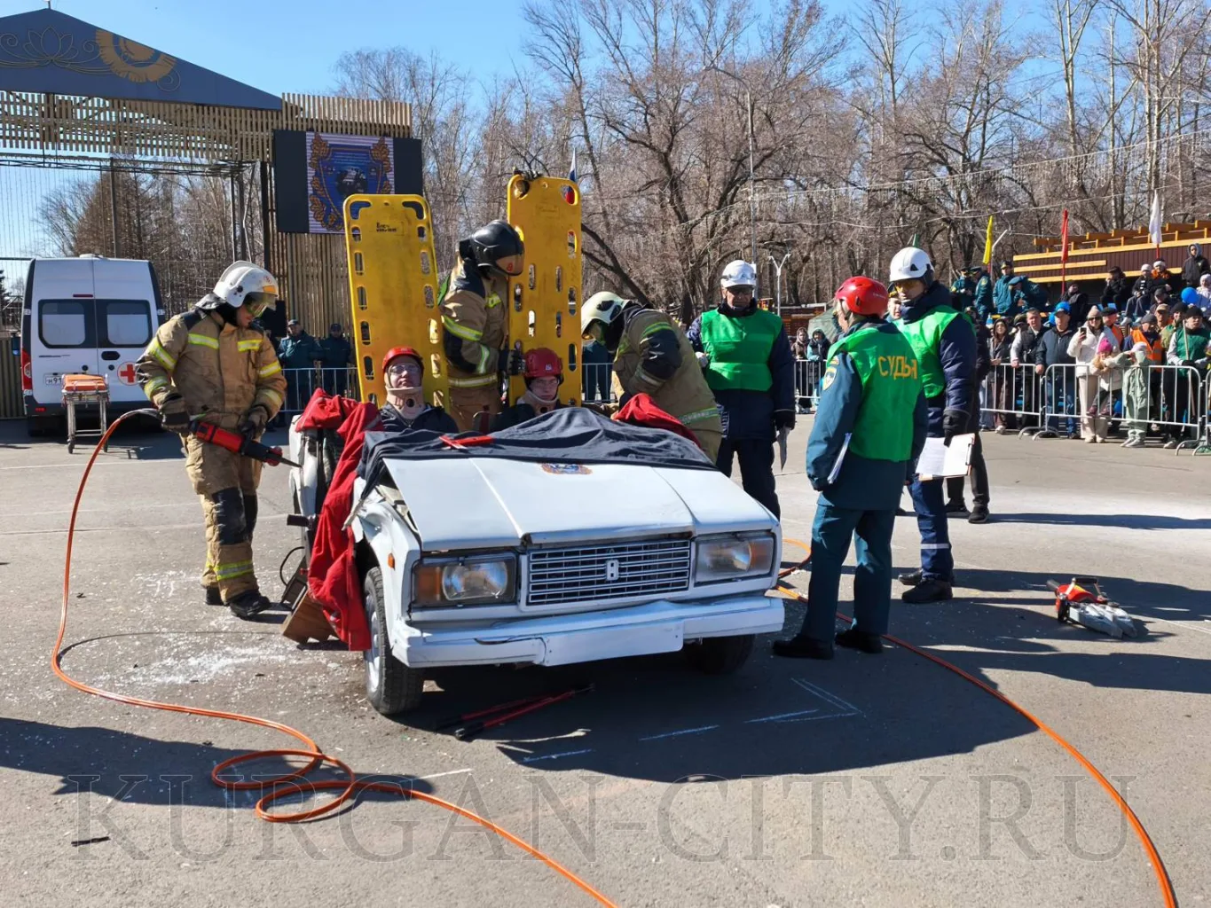 В Кургане проходят соревнования на лучшую команду МЧС России в УрФО по ликвидации ЧС на автотранспорте В Кургане проходят соревнования на лучшую команду МЧС России в УрФО по ликвидации ЧС на автотранспорте