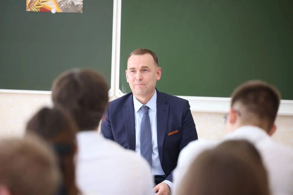 Вадим Шумков: Встреча с ребятами старших классов 56-й школы города Кургана Вадим Шумков: Встреча с ребятами старших классов 56-й школы города Кургана