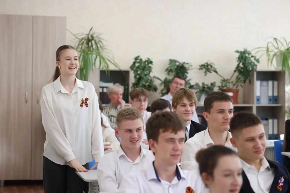 Вадим Шумков: Встреча с ребятами старших классов 56-й школы города Кургана Вадим Шумков: Встреча с ребятами старших классов 56-й школы города Кургана