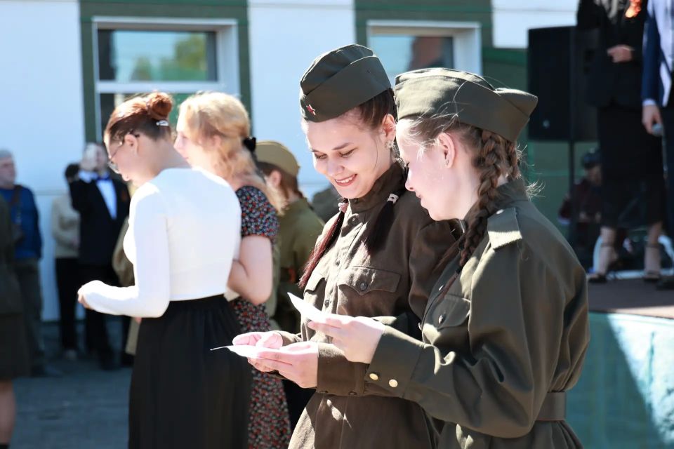 Сегодня, 7 мая, в Курган прибыл легендарный «Поезд Победы» — праздничный ретропоезд на паровой тяге, воссоздающий атмосферу победного мая 1945 года Сегодня, 7 мая, в Курган прибыл легендарный «Поезд Победы» — праздничный ретропоезд на паровой тяге, воссоздающий атмосферу победного мая 1945 года