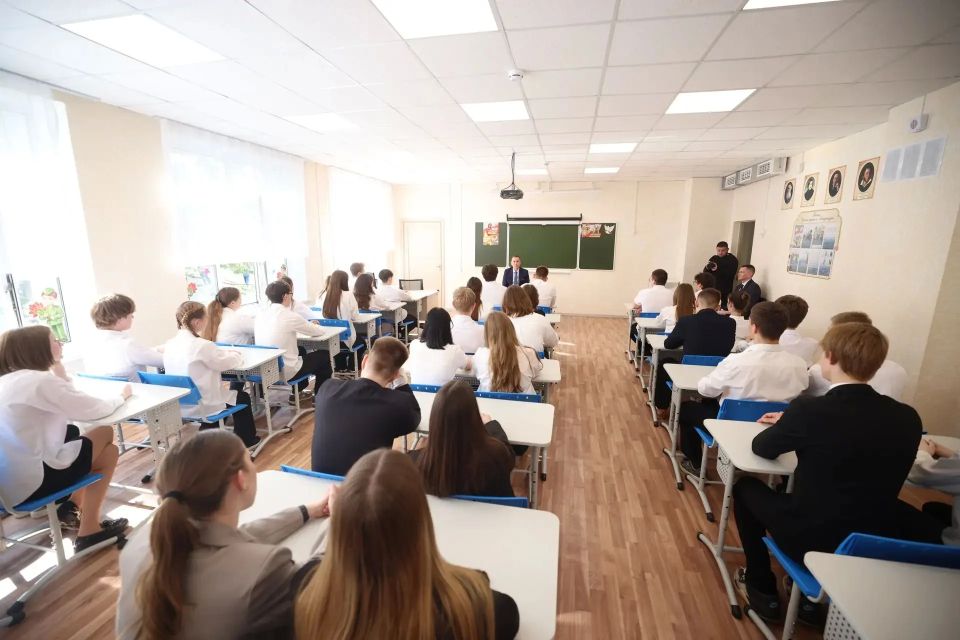 Вадим Шумков: Встреча с ребятами старших классов 56-й школы города Кургана Вадим Шумков: Встреча с ребятами старших классов 56-й школы города Кургана
